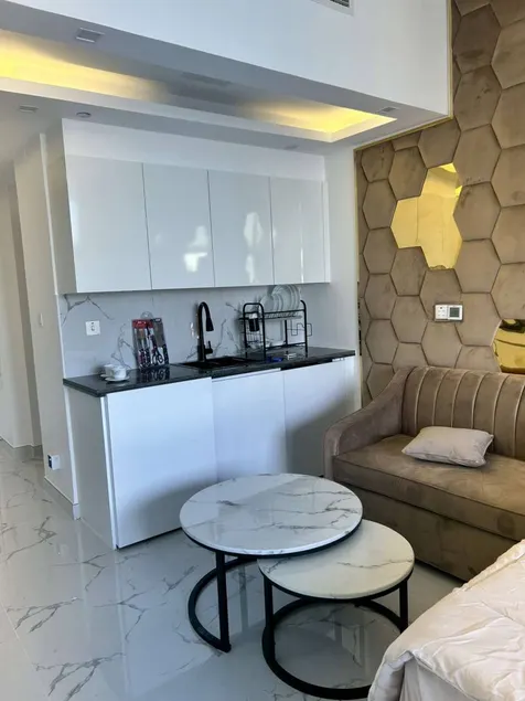 Private room with pool & hot tub - Image 1