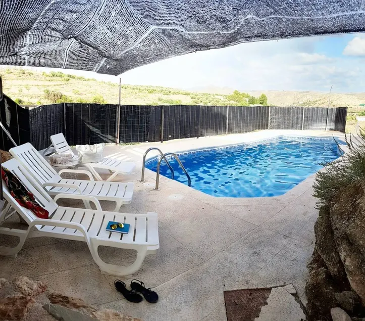 Voll ausgestattete Villa mit Pool, Terrasse und Grill | Bergblick | Perfekt für die Arbeit von Zuhause - Image 1