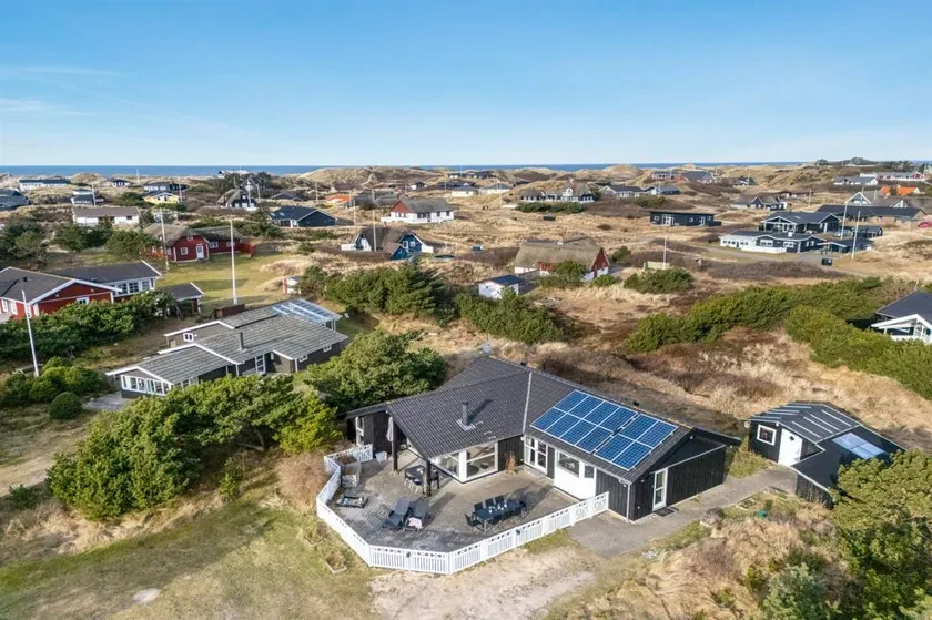 House with terrace & jacuzzi - Image 1