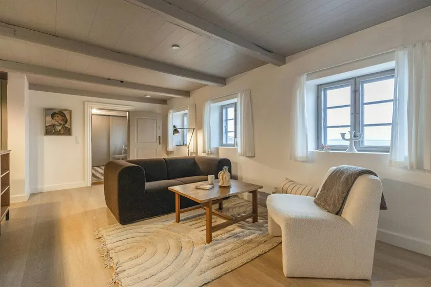 Family-oriented nice house with terrace & garden | Sea view | Suitable for remote work - Image 1