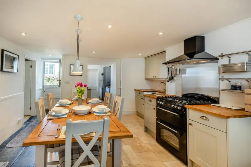 Cottage with garden & BBQ - Image 1
