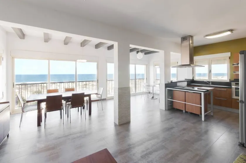 Apartment with garden, barbeque & pool - Image 1