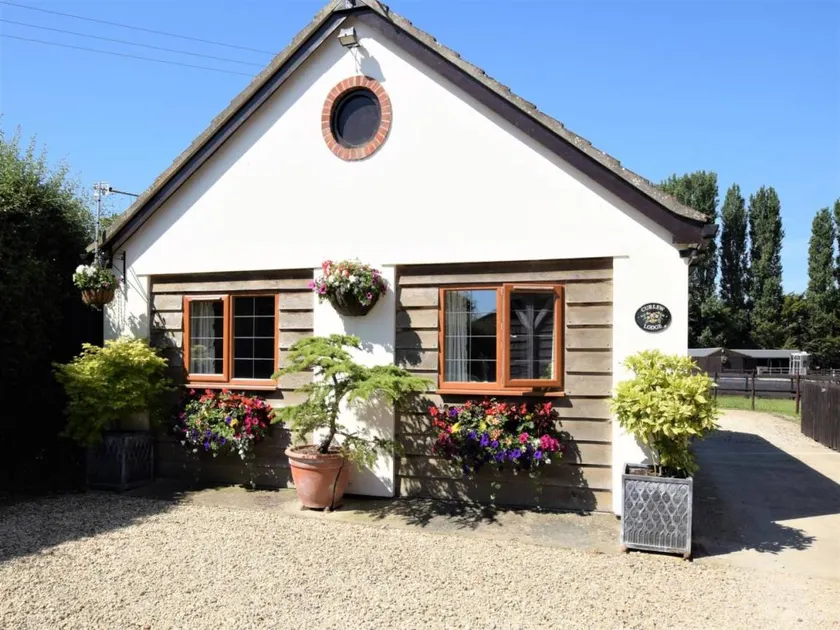 Holiday home with garden & barbecue - Image 1