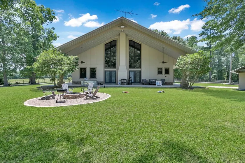 Spacious Texas Ranch Retreat with Cowboy Pool and Fire Pit Near Lake Livingston, Coldspring TX - Image 1