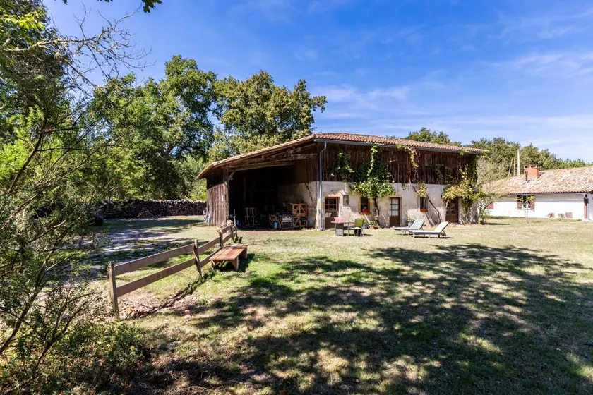 Quiet gîte in an airial with private garden and Wi-Fi - Image 1
