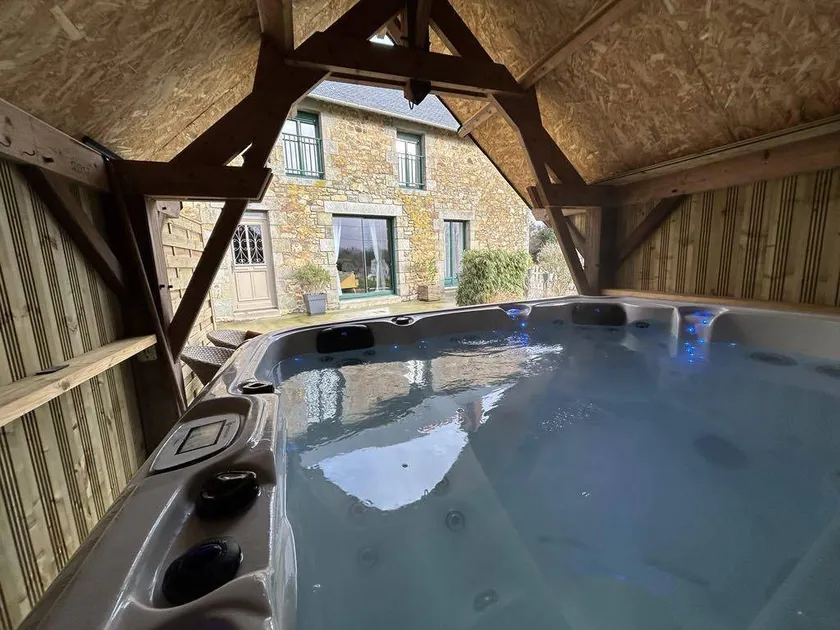 Gite with pool, garden & barbecue - Image 1