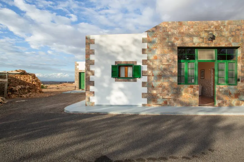 House with garden | Mountain view - Image 1