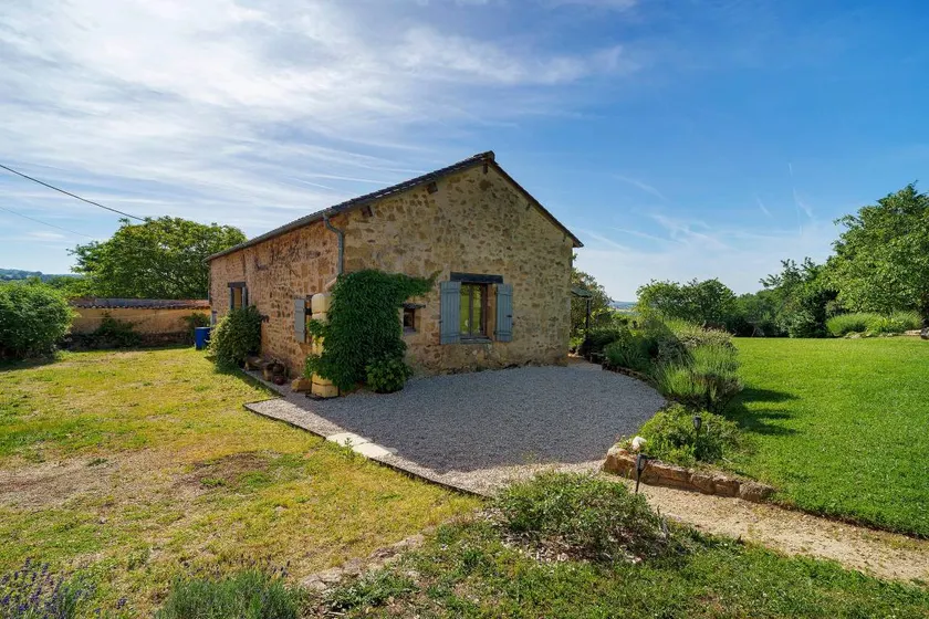 Charmant cottage convivial et familial avec barbecue, piscine et terrasse | Vue jardin - Image 1