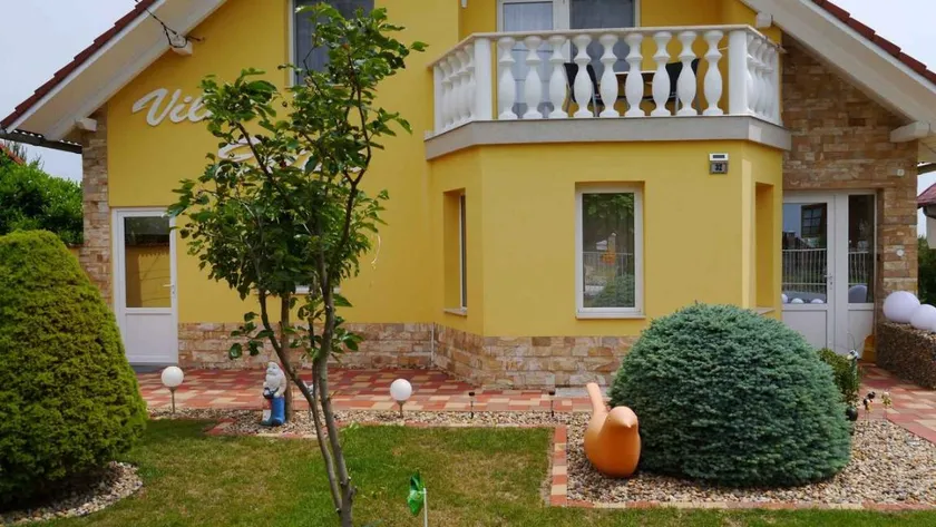 Apartment with terrace & garden - Image 1