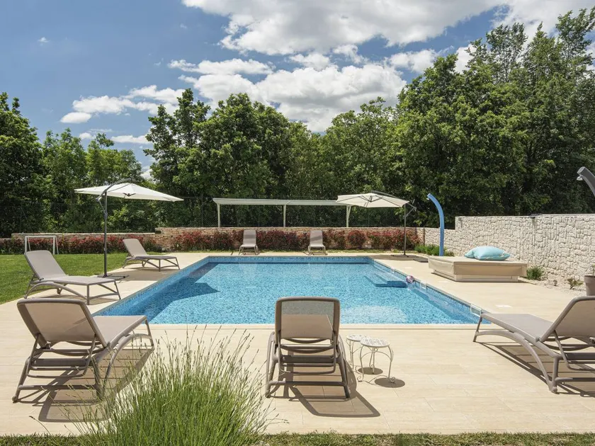 Holiday home with barbeque, private pool & hot tub - Image 1