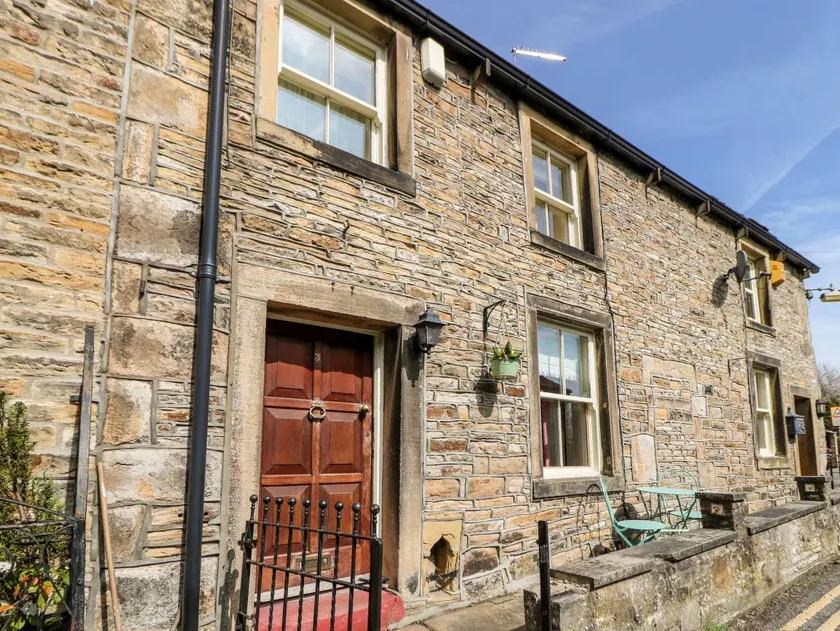 Family-oriented cottage with garden & terrace - Image 1