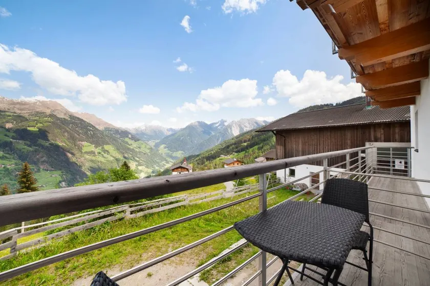 Children-friendly holiday apartment with terrace | Mountain view - Image 1