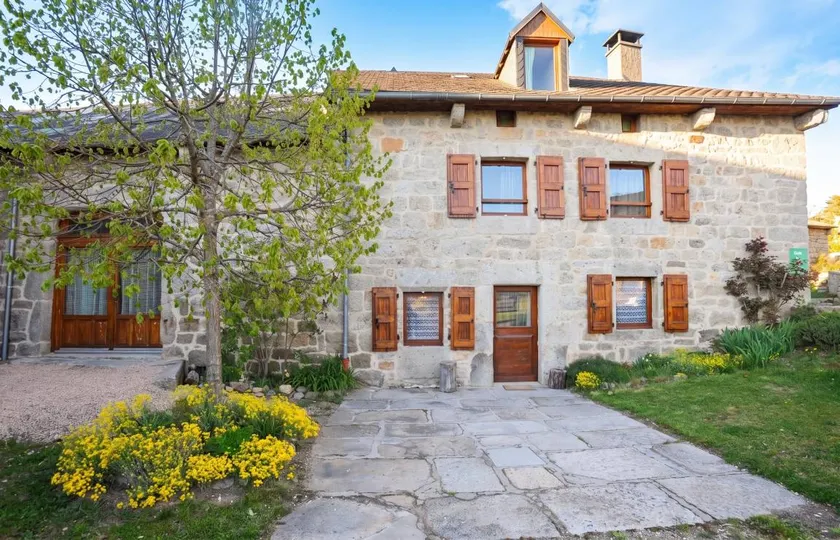 House with BBQ, garden & terrace | Garden view - Image 1
