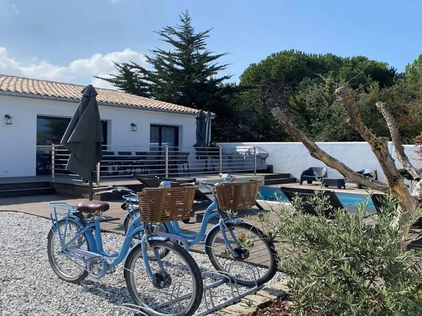 Villa 125m² Avec Piscine Chauffée, 3 Chambres, Terrasse À La Flotte - Fr-1-835-30 - Image 1