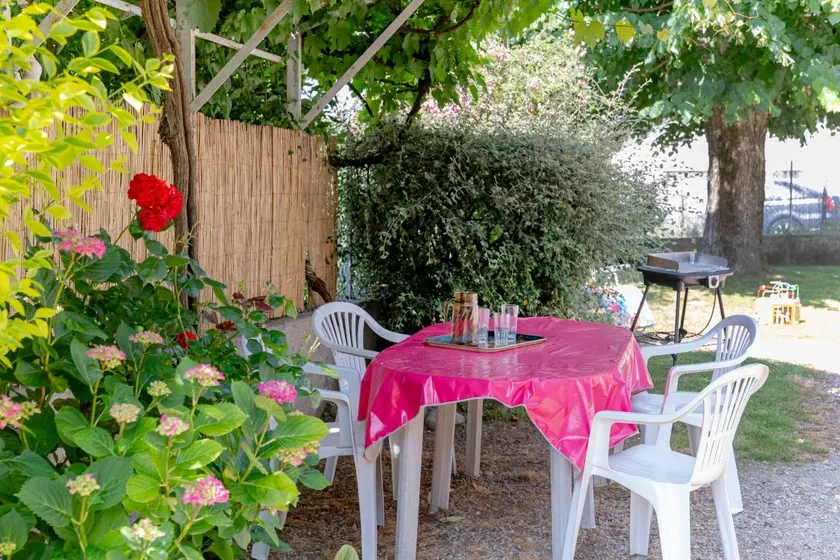 Holiday home with garden & barbecue | Garden view - Image 1