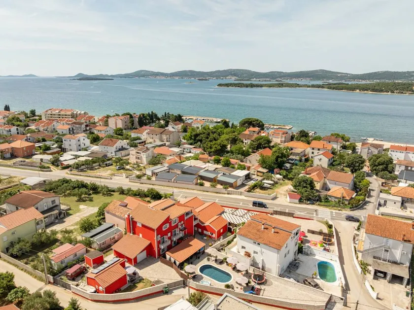 Casa vacacional con barbacoa, terraza y jardín | Vistas al mar - Image 1