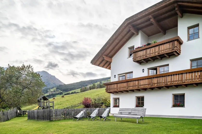 Holiday apartment with garden & barbecue | Garden view - Image 1