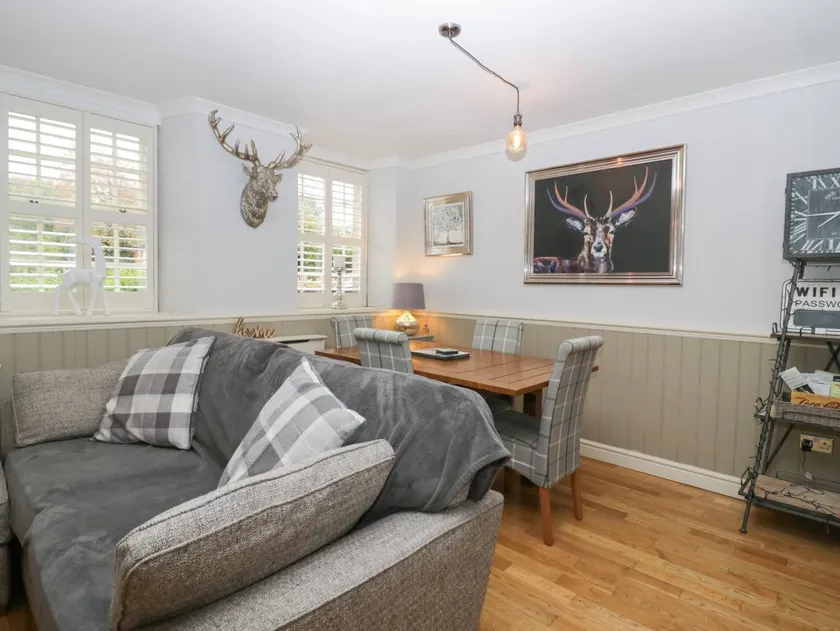 Cottage with garden - Image 1