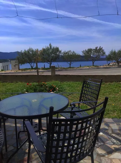 Pleasant flat with fast internet, garden & terrace | Sea view | Beach nearby - Image 1