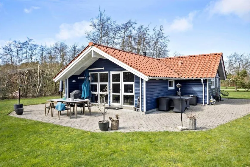 Fully equipped nice holiday home with terrace, hot tub & barbeque - Image 1