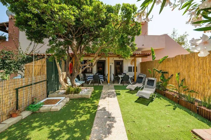 Charmant studio convivial et familial avec jardin, terrasse et barbecue | Vue jardin | Plage à proximité - Image 1