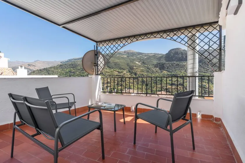 Holiday home with terrace & garden | Mountain view - Image 1