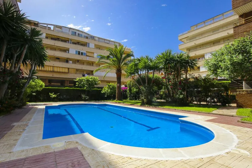 Flat with pool, barbeque & terrace - Image 1