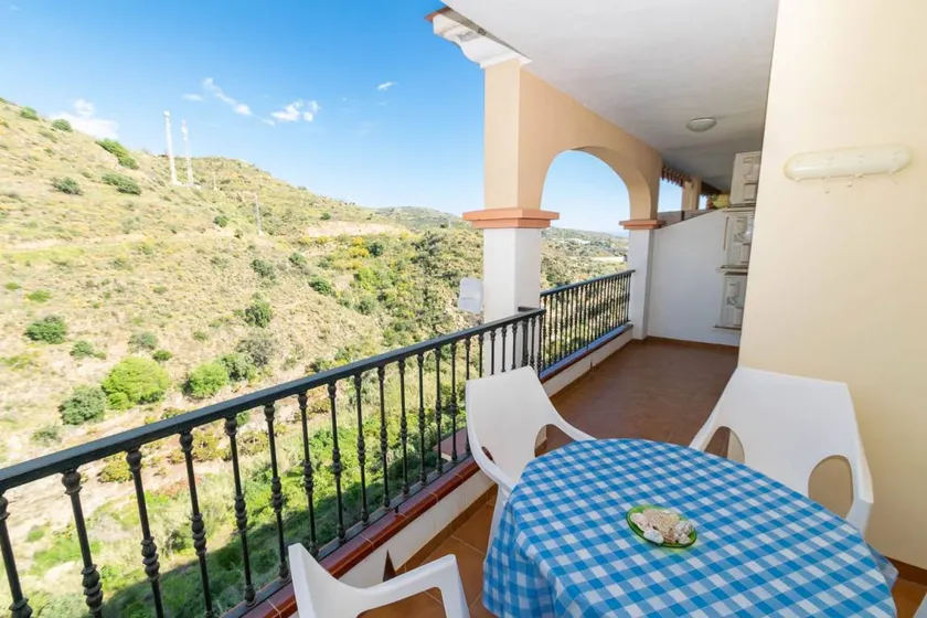 Appartement de vacances entièrement équipé avec internet haut débit et terrasse | Vue montagne - Image 1