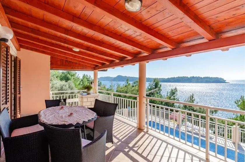 House with private pool, BBQ & garden - Image 1