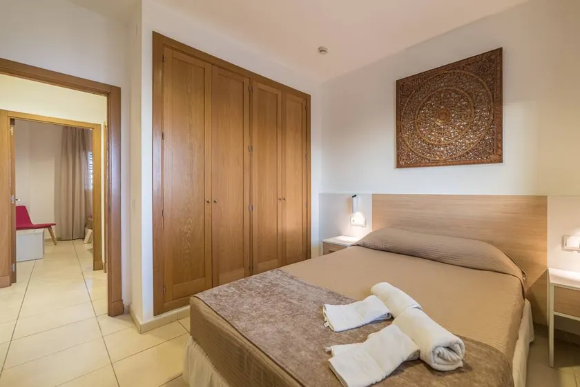 Family-friendly apartment with terrace, garden & pool | Close to the beach - Image 1
