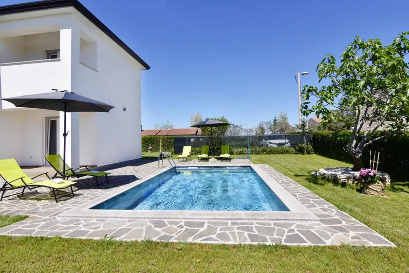 Two bedroom apartment with a swimming pool Čepljani, Umag (A-23565-b) - Image 1