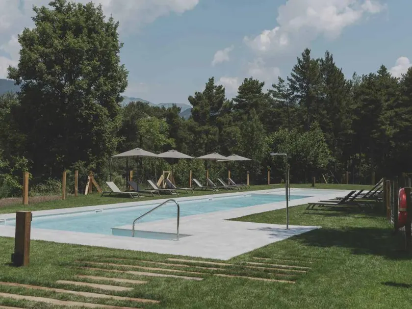 Mobile home with terrace & heated pool - Image 1