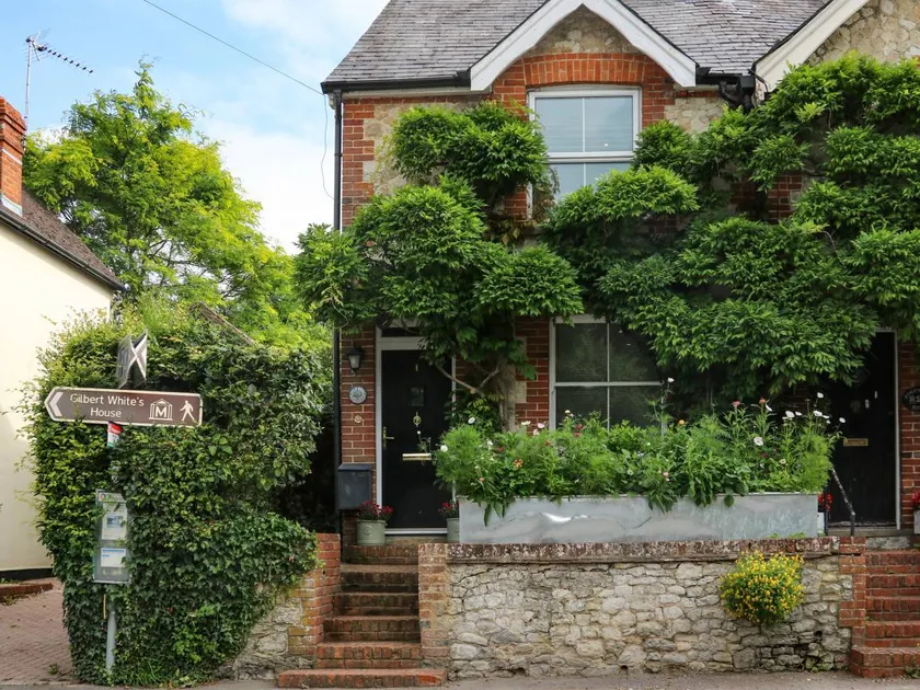 Cottage with garden & BBQ - Image 1