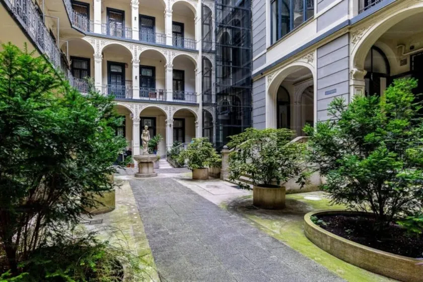 Beautiful private room | Close to Hungarian Parliament Building - Image 1