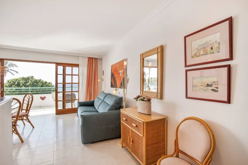 Beautiful flat with fast internet | Beach view | Next to the beach | Perfect for remote work - Image 1