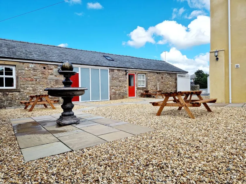 Cottage with terrace & garden - Image 1