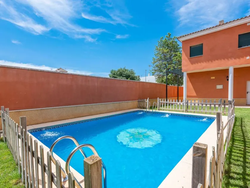 Apartment with pool & garden - Image 1