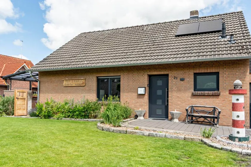 Holiday home with garden, BBQ & terrace | Garden view - Image 1