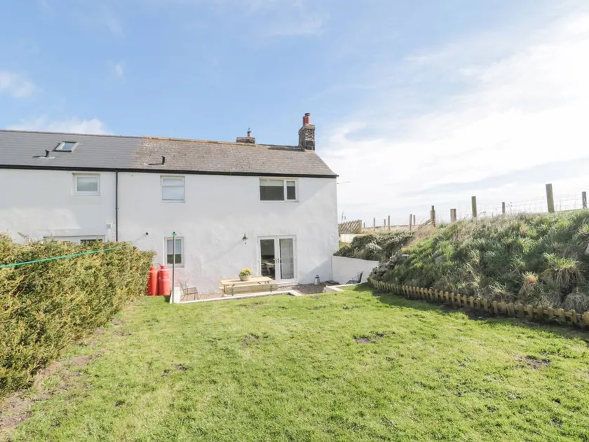 Fully equipped beautiful cottage with garden | Pets allowed - Image 1