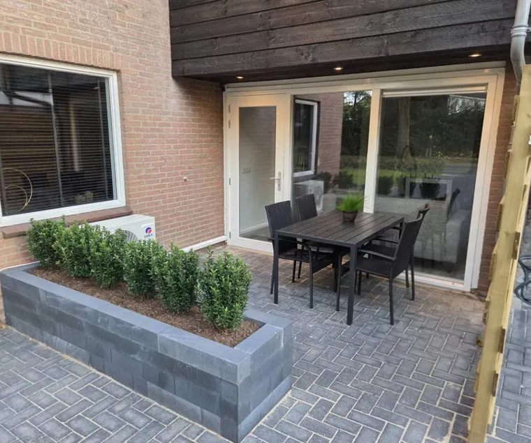Holiday home with terrace - Image 1