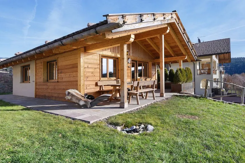 Voll ausgestattetes Chalet mit Grill, Terrasse und beheiztem Pool | Bergblick - Image 1
