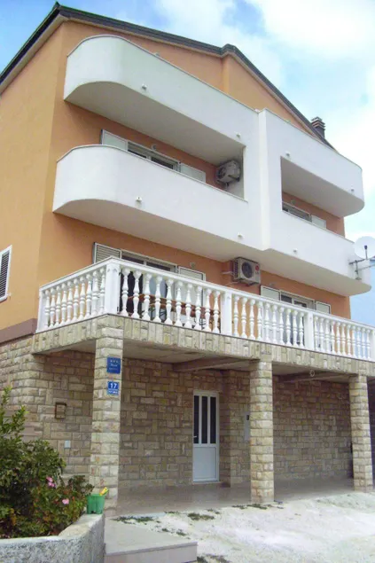 Apartamento con barbacoa y terraza - Image 1