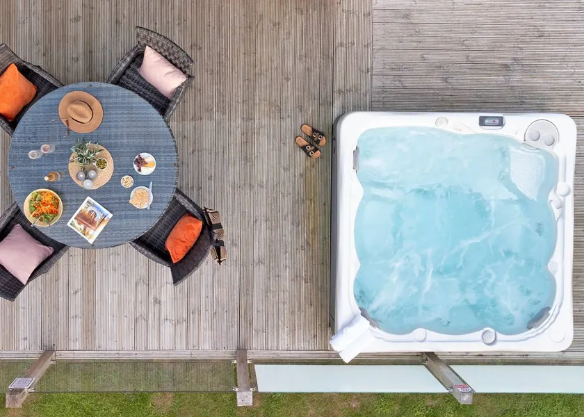 Chalet with jacuzzi - Image 1