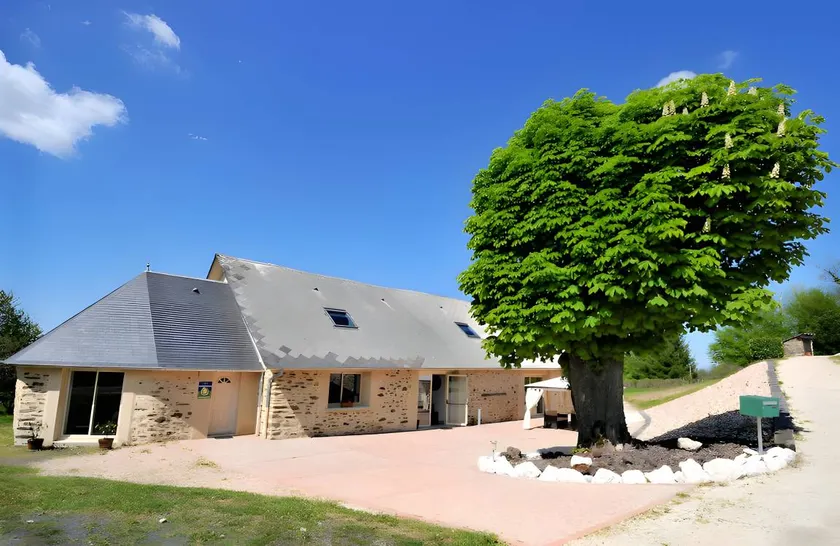 Évasion Bed and Breakfast with Wi-Fi and Air Conditioning - Image 1