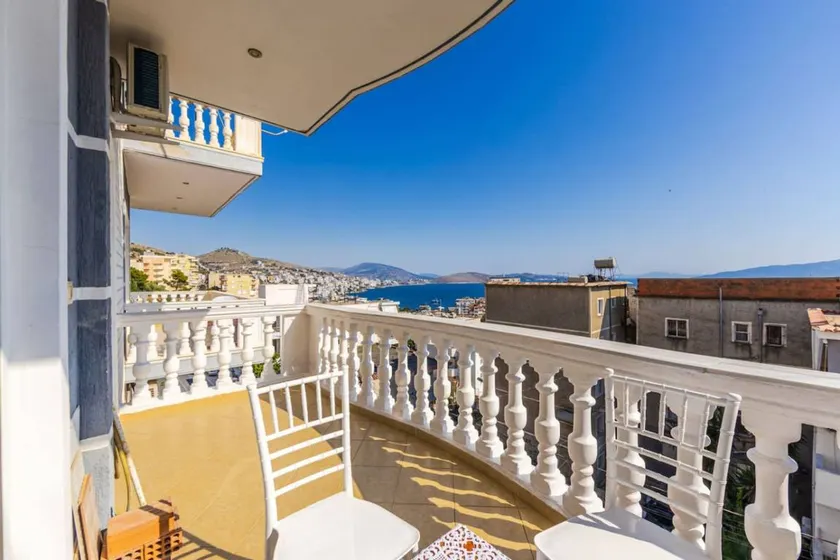 Urban Sea Escape 1BR with Beach Access - Image 1