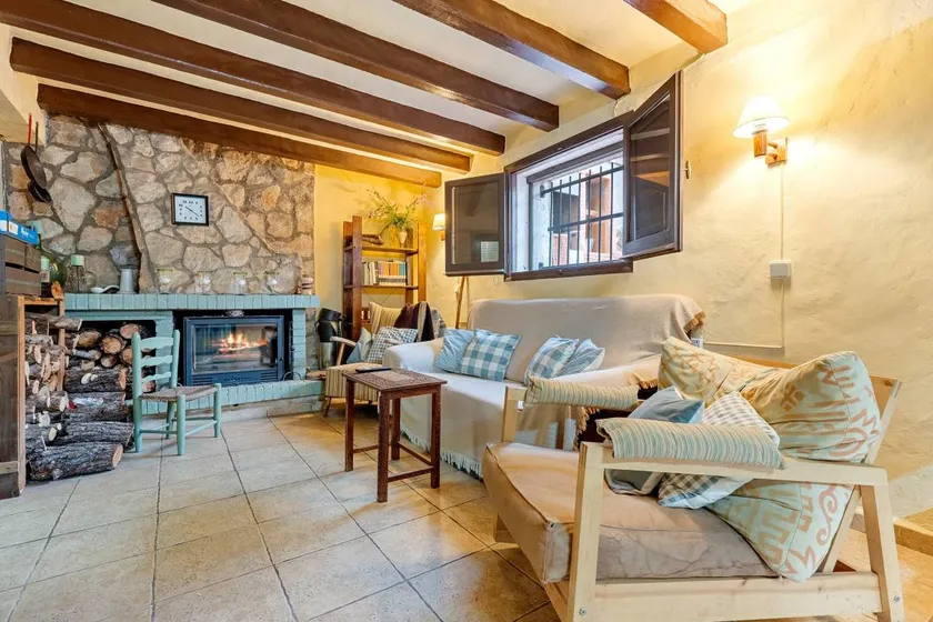 Children-friendly house with garden, barbeque & terrace | Mountain view | Suitable for remote work | Dogs allowed - Image 1