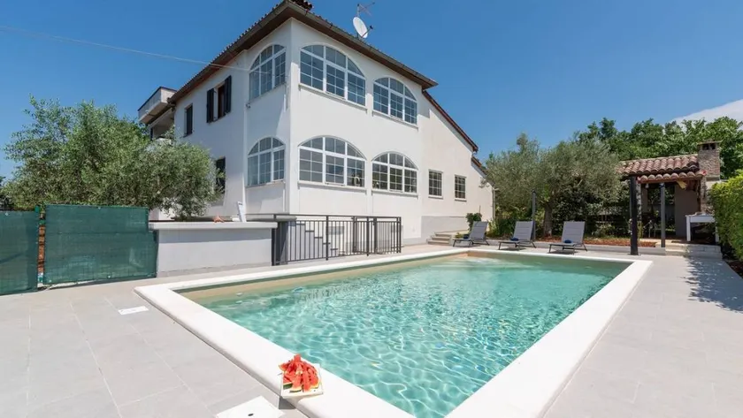 Charming holiday apartment with barbecue, pool & garden | Pets allowed - Image 1