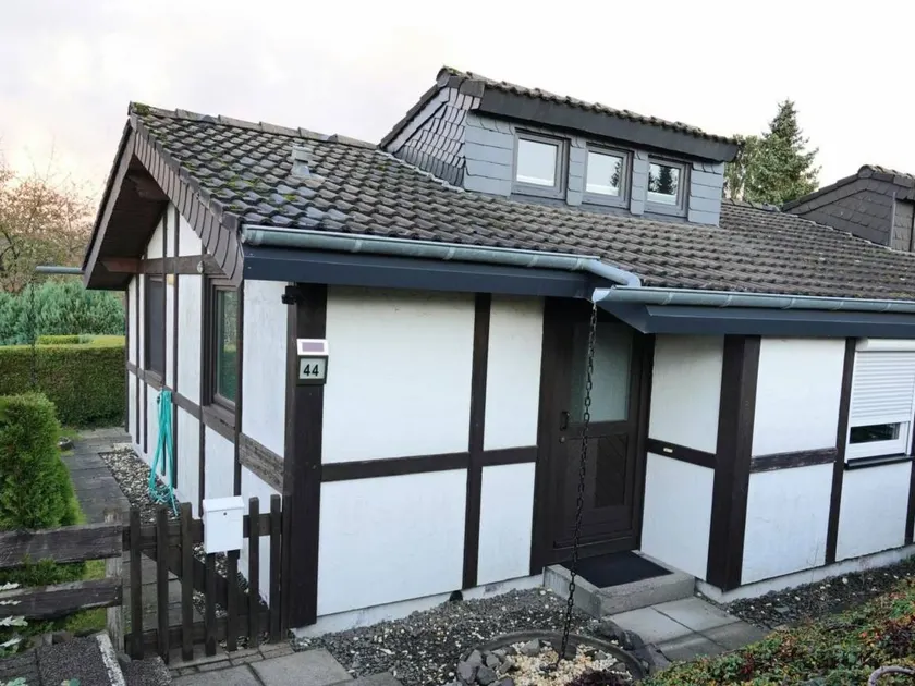 House with terrace, garden & barbecue - Image 1