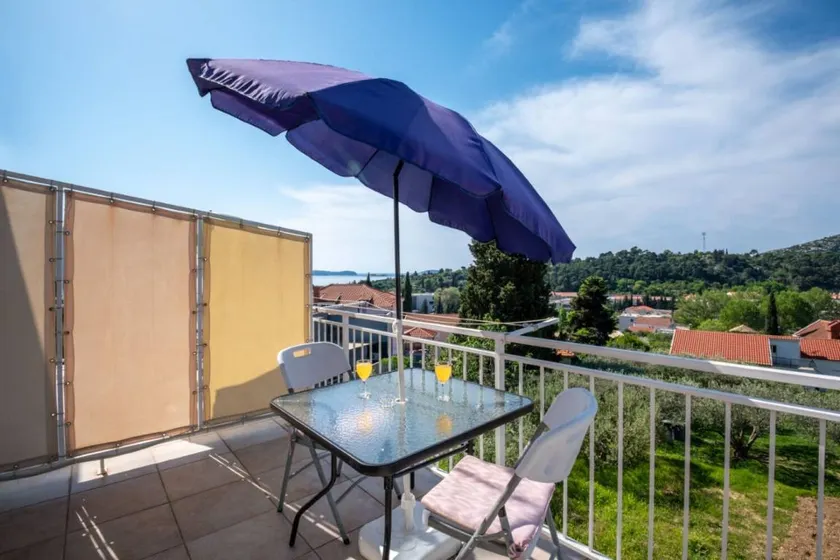 Apartment with garden & terrace | Garden view - Image 1
