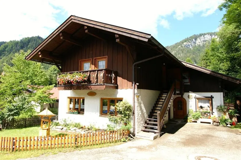 House with BBQ | Pets are welcome - Image 1
